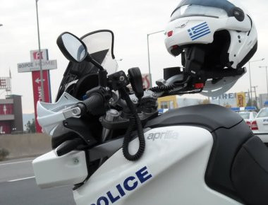 Βέροια: Συνελήφθησαν δυο άτομα που προσπάθησαν να ληστέψουν κοσμηματοπωλείο με «ριφιφί» (φωτό)